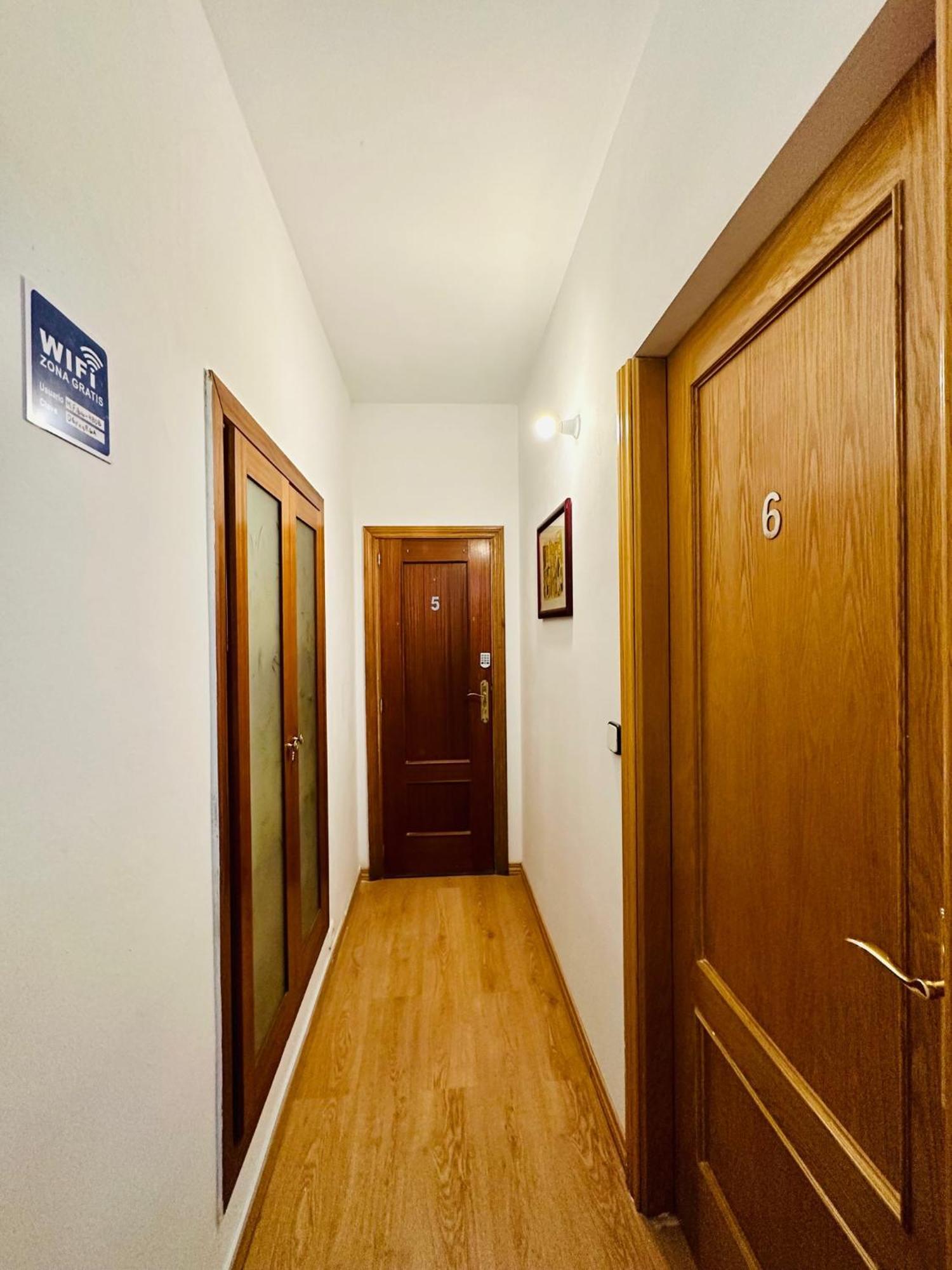 Punta Me Rooms In Madrid Downtown Exterior photo